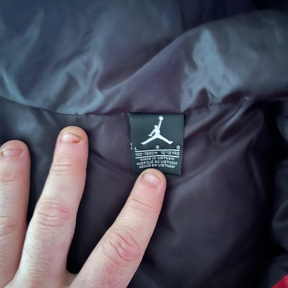 Jordan boys large jacket with hood - Picture 2 of 2